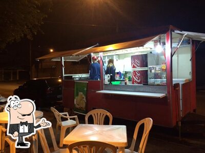 O interior do The Noite Lanches