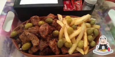 O Sousa's bar serve batatas fritas francesas