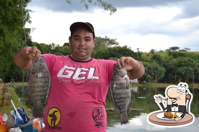 Há uma variedade de refeições de peixe