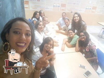 Sente em uma das mesas no Domino's Pizza - Taguatinga
