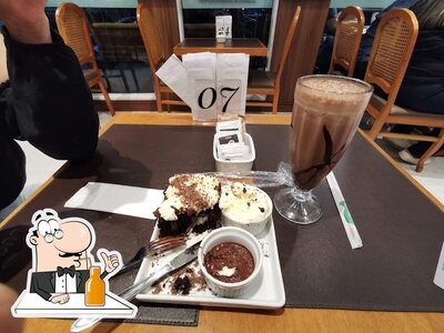 Venha provar diferentes drinques servidos no LUGANO - Cafeteria e Chocolataria
