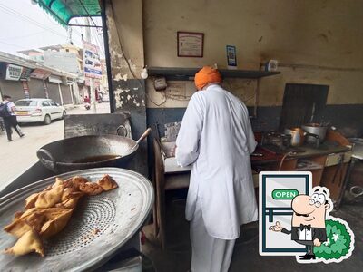 Check out how Doaba Fast Food looks outside
