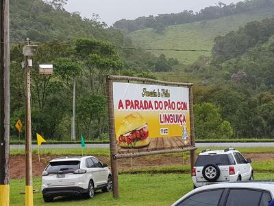 A publicidade apresenta informações sobre o Armazém Do Milho