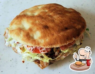 Concediti un bell'hamburger alla pizzeria Pizza Taxi