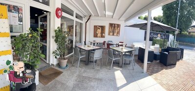 Siediti a un tavolo di Etna Cafè
