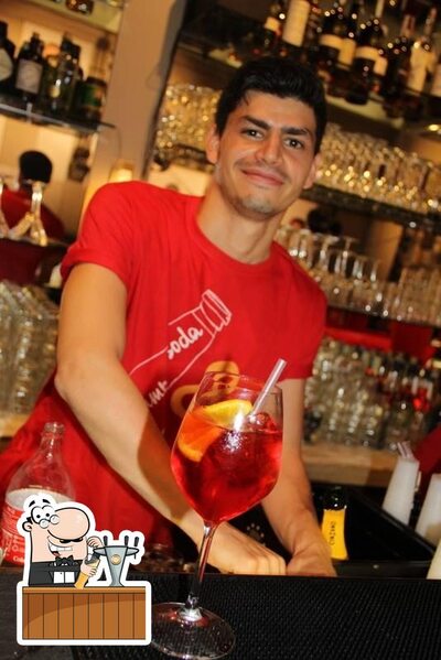 Il barista di AMO Opera Restaurant