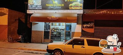 Delicie-se com um hambúrguer no Padaria do Osvaldo Bom Jesus