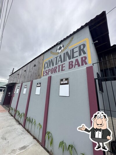 O interior do Container Esporte Bar