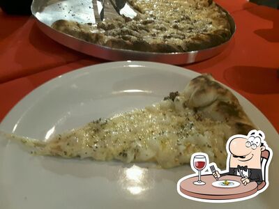Comida em Famosa Pizza