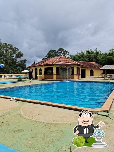 Veja imagens do exterior do Hotel Fazenda Colina