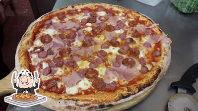 Scegli tra le svariate varianti di pizza