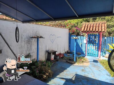 Sente em uma das mesas no Canto da Duca Restaurante