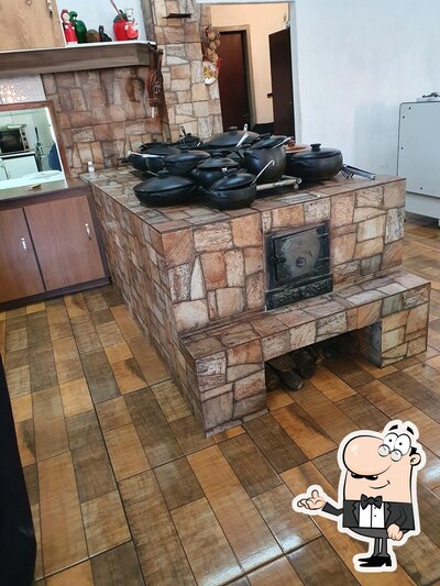 Sente em uma das mesas no Restaurante Pôr do Sol