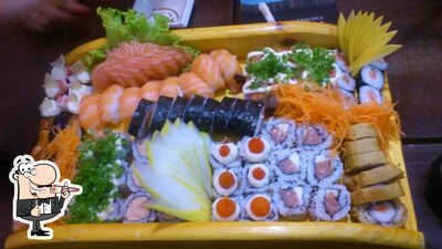 Rolos de sushi são servidos no Tsuji (Tsuru)