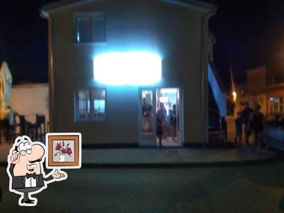 Siediti a un tavolo di Fast food Mate