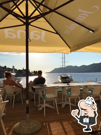 Siediti a un tavolo di Tramonto Cocktail Bar