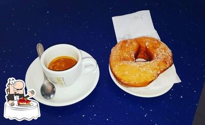 Non scordarti di ordinare un dessert al caffè bar Byblos Cafè