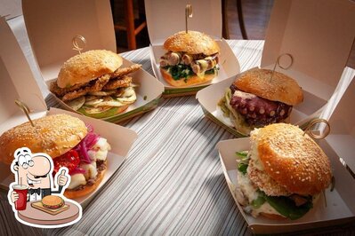 Commandez l'un des hamburgers servi à Sughero