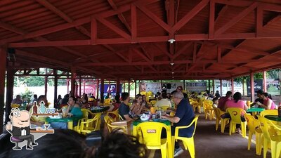 Sente em uma das mesas no Restaurante Pesque & Pague Jatuarana