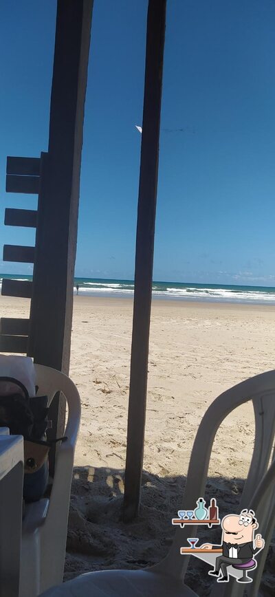 Sente em uma das mesas no Barraca do João Luiz