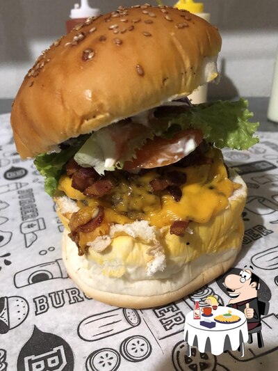 Delicie-se com um hambúrguer no Point do sorvete e açaí
