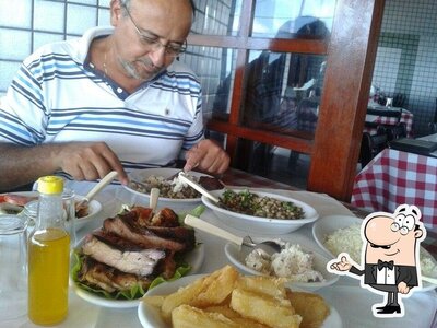 O interior do Farol Bar