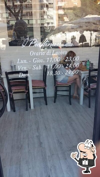 Dai un'occhiata agli interni di I Piadinari