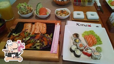 Rolos de sushi são disponibilizados no kingô