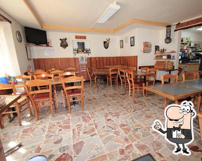 Gli interni di Café d'Aproz