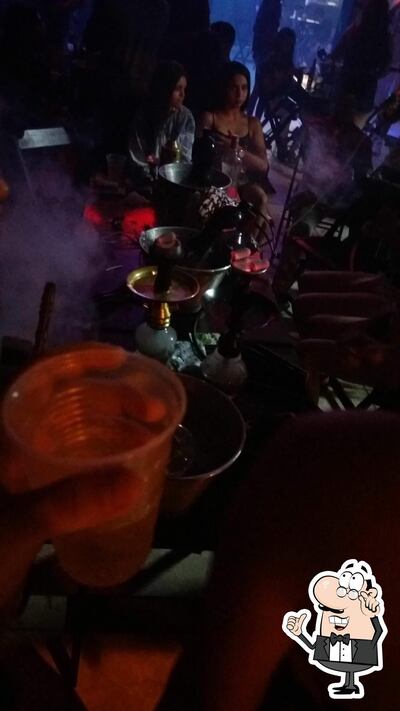 Veja imagens do interior do Chaves Hookah bar