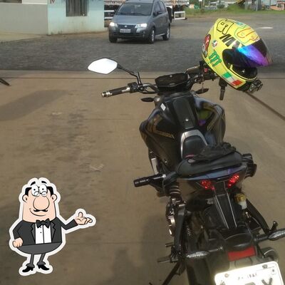 Sente em uma das mesas no Restaurante Radar