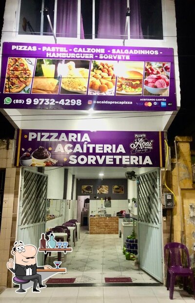 O interior do Pizzaria Açai da Praça