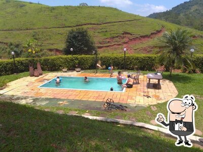 Descubra o exterior do Sitio Serra Verde