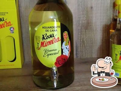 Comida em Aguardente de Cana Rosa Mineira