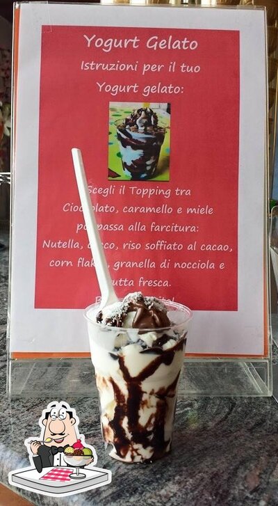 Non scordarti di ordinare un dessert al caffè bar Giotto Caffè
