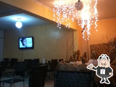 Sente em uma das mesas no Restaurante Super Grill