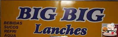 Delicie-se com um hambúrguer no BIG BIG Lanches