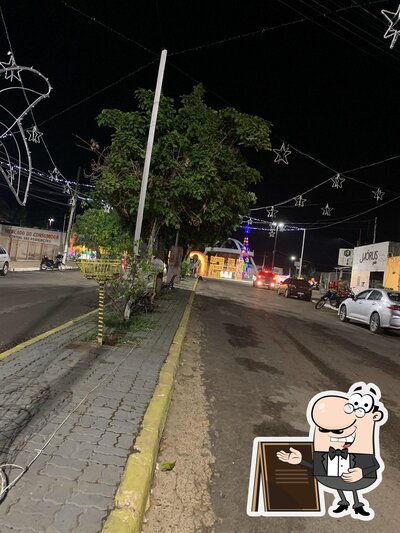 Veja a área externa do JÓRUS pub
