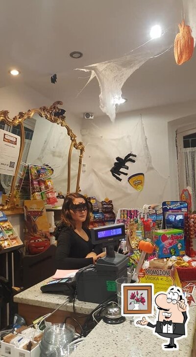 Siediti a un tavolo di Caffè Stazione
