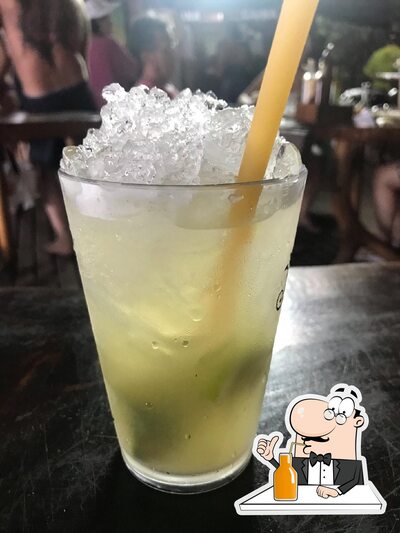 Desfrute de um drinque no Jundu Praia Bar