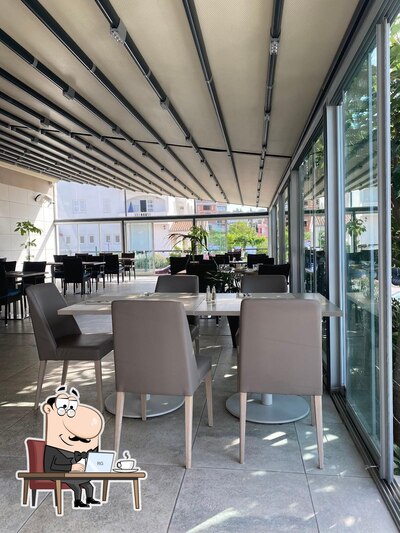 Dai un'occhiata agli interni di Restaurant Porto
