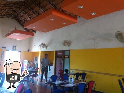 Check out how Mezzaluna looks inside