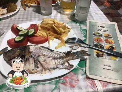 Prenez des plats à base de poisson à Czimi Taverna