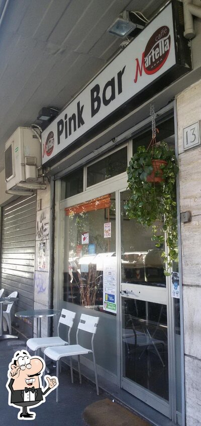 Gli interni di Pink Bar di Tiziano Fortunato