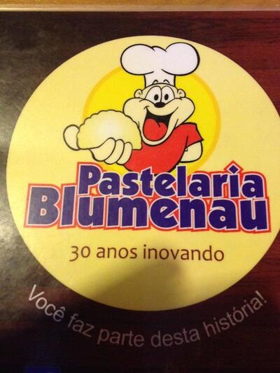 O Pastelaria Blumenau tem seu próprio logotipo