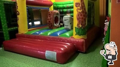 Dai un'occhiata agli interni di Bar piccadilly pizzeria ristorante consegna a domicilio- b&b