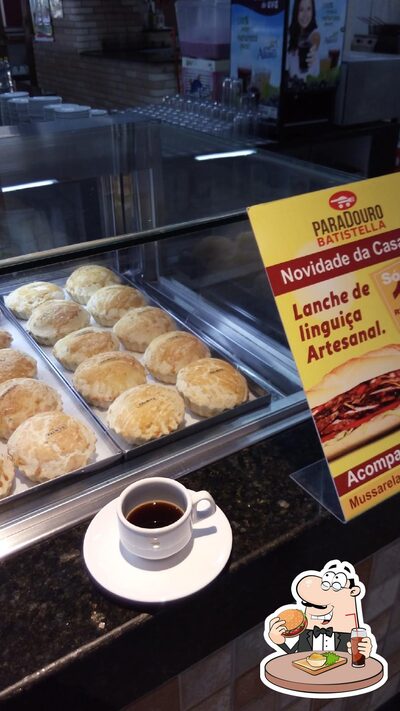 Delicie-se com um hambúrguer no Paradouro Batistella Guararema