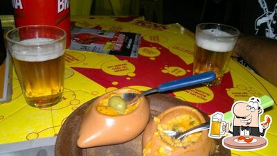 Desfute uma tulipa de cerveja leve ou escura