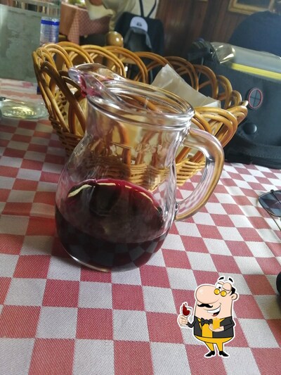È gradevole godersi un bicchiere di vino al pub & bar Bar Lombardi