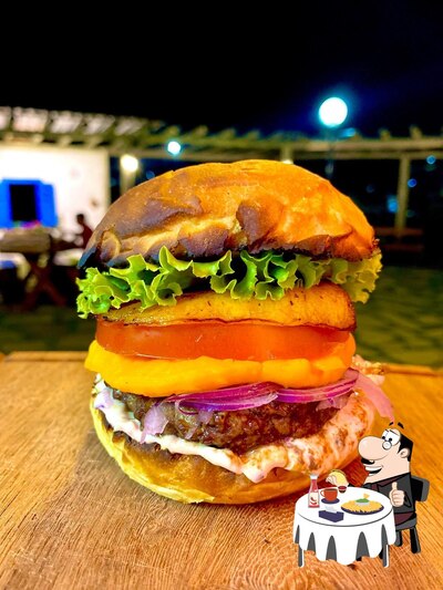 Delicie-se com um hambúrguer no Divino Café
